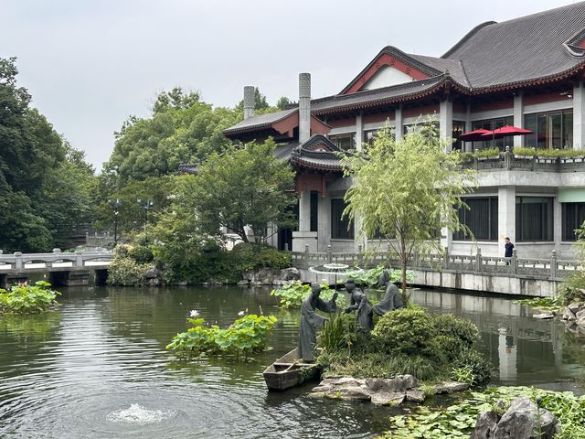 Leifeng Pagoda - ตำนานนางพญางูขวา 