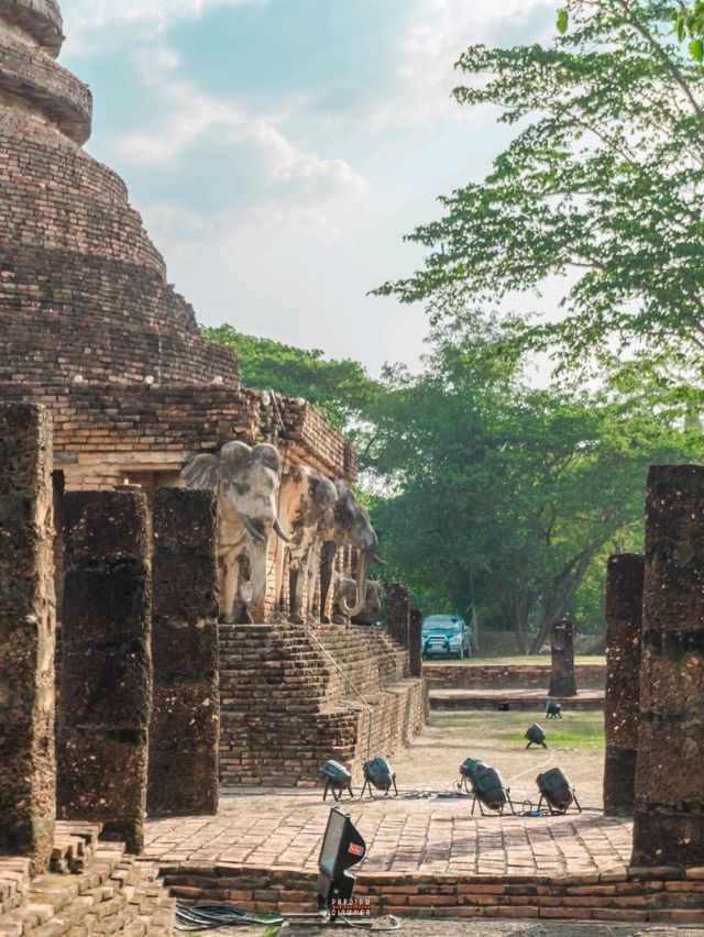 เที่ยวโบราณสถานวัดช้างล้อมสุโขทัย