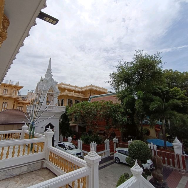 One Of The Oldest Temple In Bangkok! Not to Be Missed!