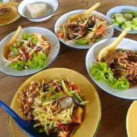 อาหารอีสาน บรรยากาศบ้านสวน..ส้มตำบ้านสวนแก้ว..