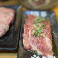 📍香港旺角｜大眾燒肉酒場 · 人均唔洗$500就食到嘅高級燒肉放題🔥 有齊和牛壽喜燒各款靚肉！