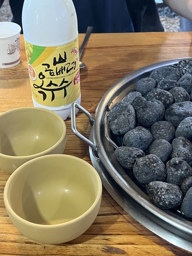 맥반석 위에 굽는 신박한 닭갈비를 먹을 수 있는 춘천 참나무숯불닭갈비