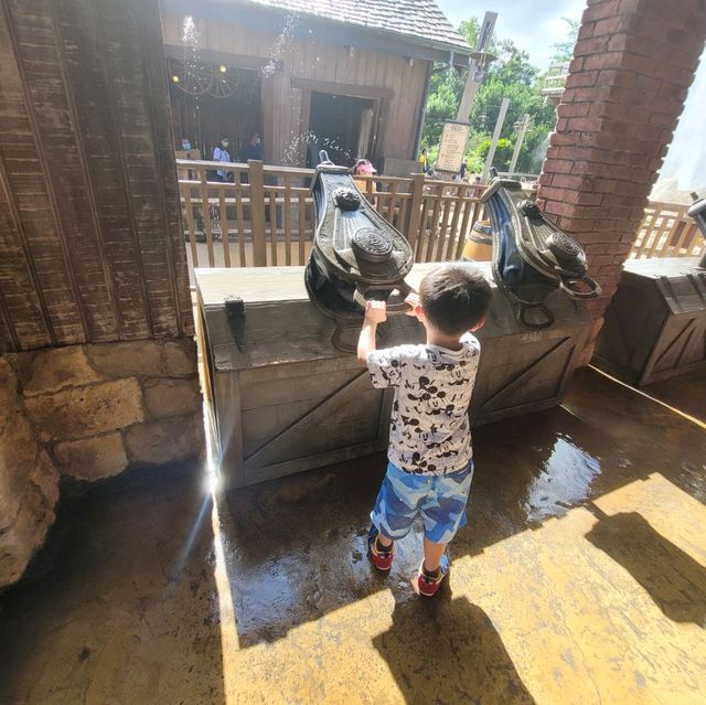 香港迪士尼樂園：魔法與夢幻相聚
