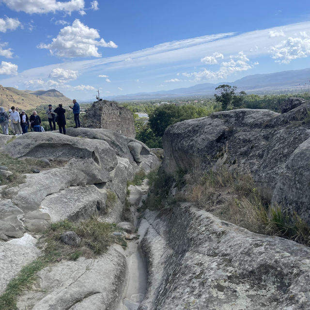 【ジョージア🇬🇪/月面のような岩でできた街の遺跡】