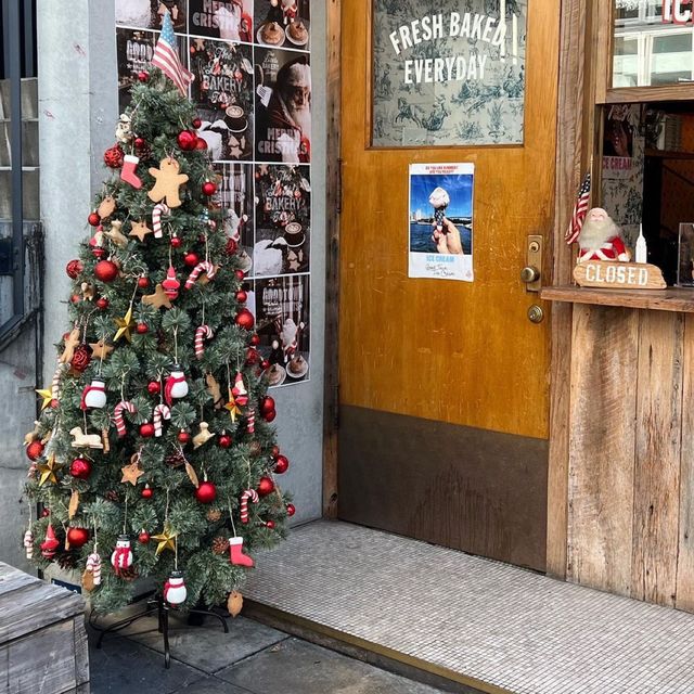 東京超有聖誕氣氛的咖啡店，甜甜圈好好吃！