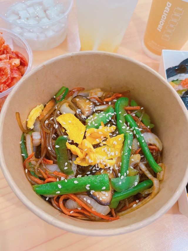 呢間「小熊貓」食物種類都幾多,而且出餐又快,抵讚~價錢又親民,無論堂食外賣都係一個唔錯既選擇~ 呢間「小熊貓」食物種類都幾多,而且出餐又快,抵讚~價錢又親民,無論堂食外賣都係一個唔錯既選擇~