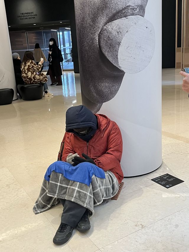📣안 가면 후회하는 서울 무료 전시회, <마우리치오 카텔란 :WE>📣