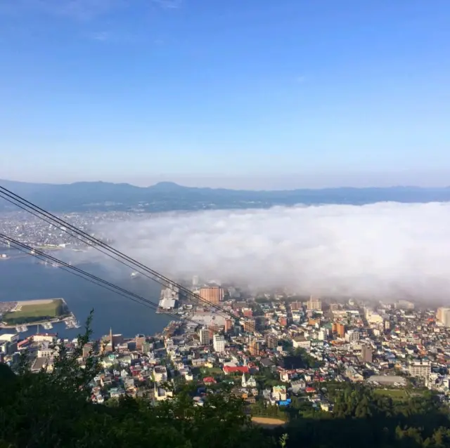 函館山上看雲海