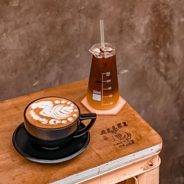 香港隱世轉角木系復古Cafe