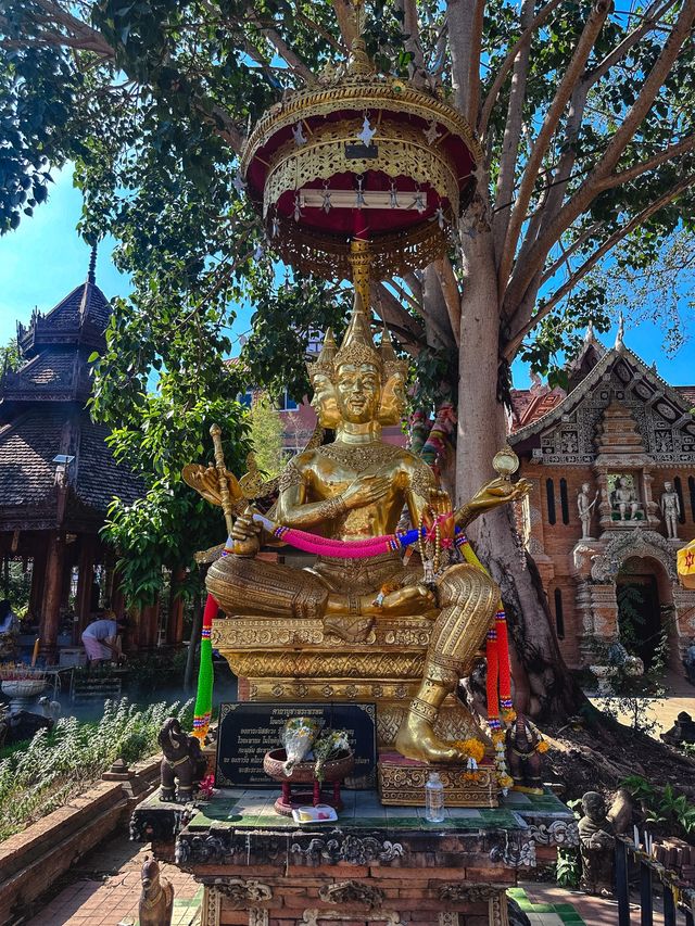 ขอพรความรัก การเงิน การเงิน ที่วัดโลกโมฬี เชียงใหม่