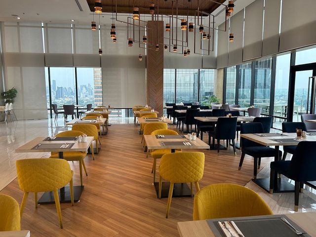 「曼谷阿裡地區四星級酒店，設施齊全」