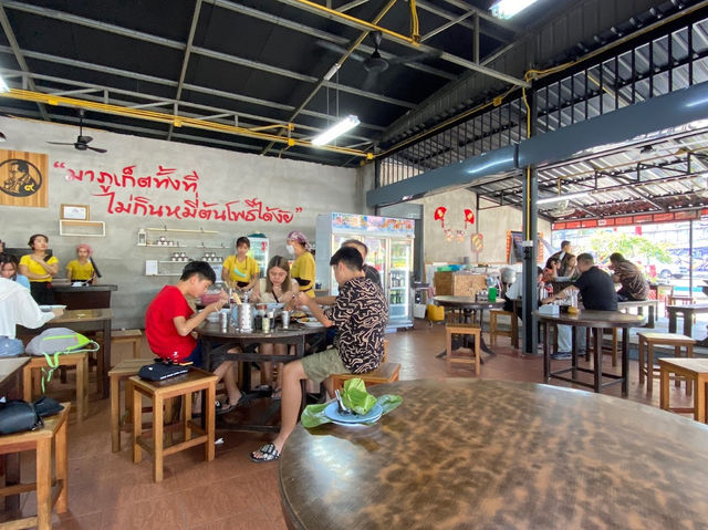 “หมี่ต้นโพธิ์” ร้านดังประจำภูเก็ต