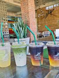นั่งรถไฟจิ๋วที่ชานชาลา 22 คาเฟ่