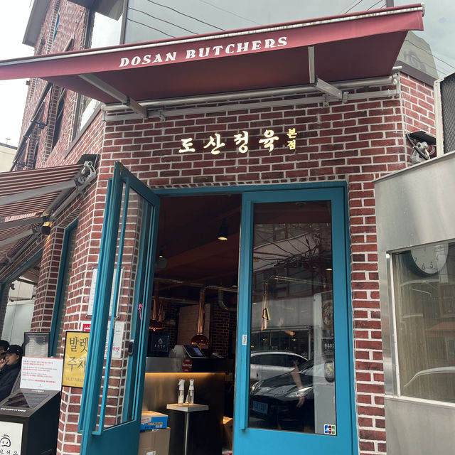 【韓国・ソウル🇰🇷】多くの有名人も訪れる絶品サムギョプサル🥩