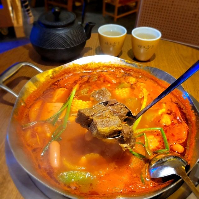 圍爐取暖！四川過江龍火鍋店🔥