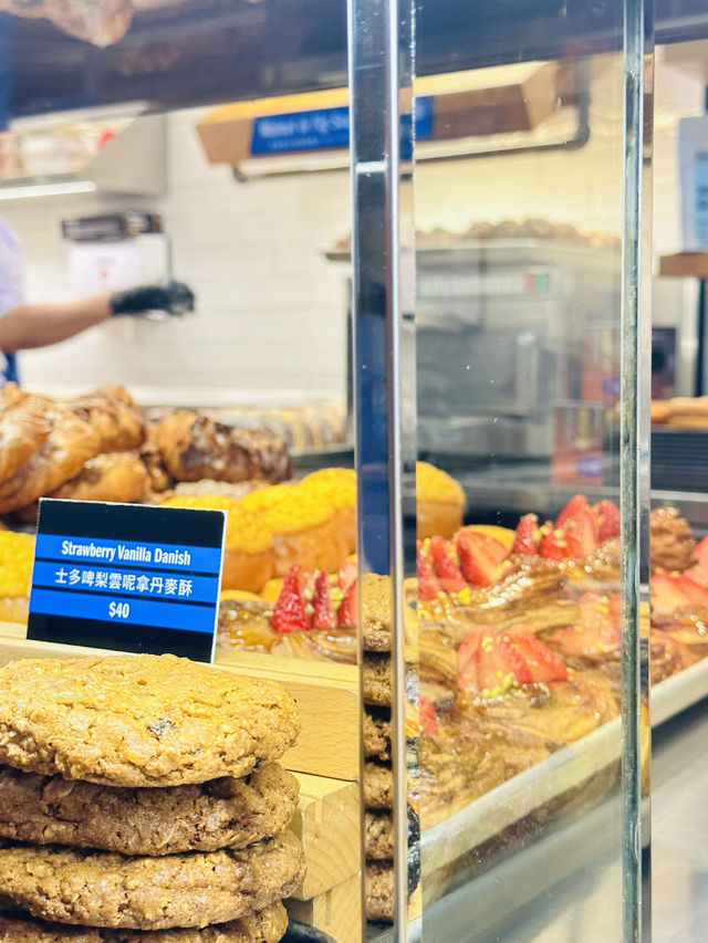 freshly baked CROISSANTS in town⭐️BAKEHOUSE⭐️