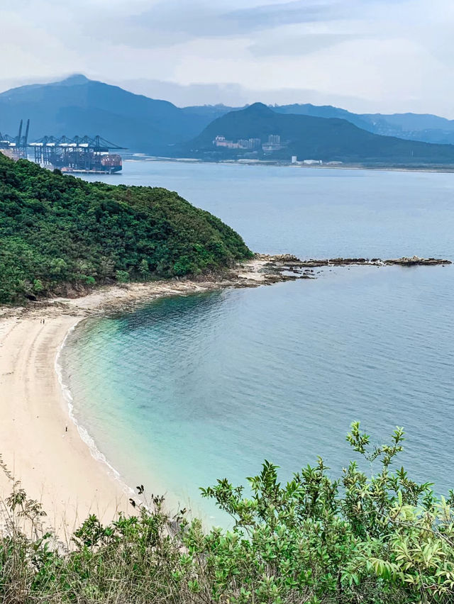 夏日探秘：鴨洲的紫色海蝕洞之旅
