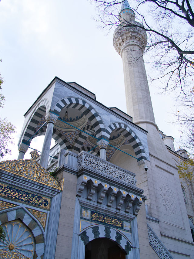 【都内?】トルコ風の色が色濃く再現されたモスク🕌