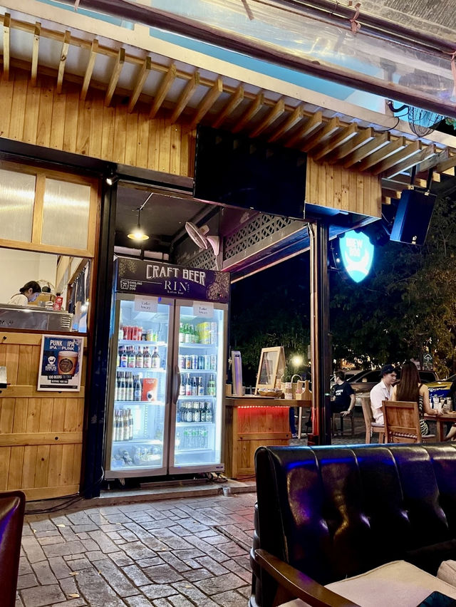 The camellia cafe & music bar