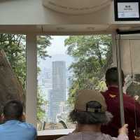 นั่งรถรางชมวิว ที่ชื่อว่า Peaktram 