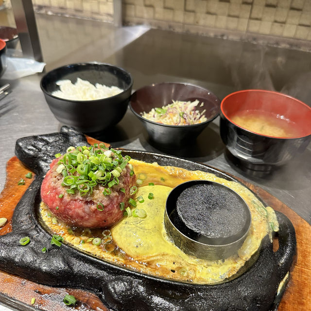 돌판 위에서 지글지글 구워지는 행복 키와미야 함바그🔥🥩