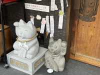 長崎市銀屋町。『長崎尾曲がり猫神社』