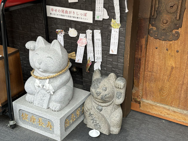 長崎市銀屋町。『長崎尾曲がり猫神社』