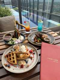 Beautiful Hotel Poolside Bar with delicious food in Setia Alam!