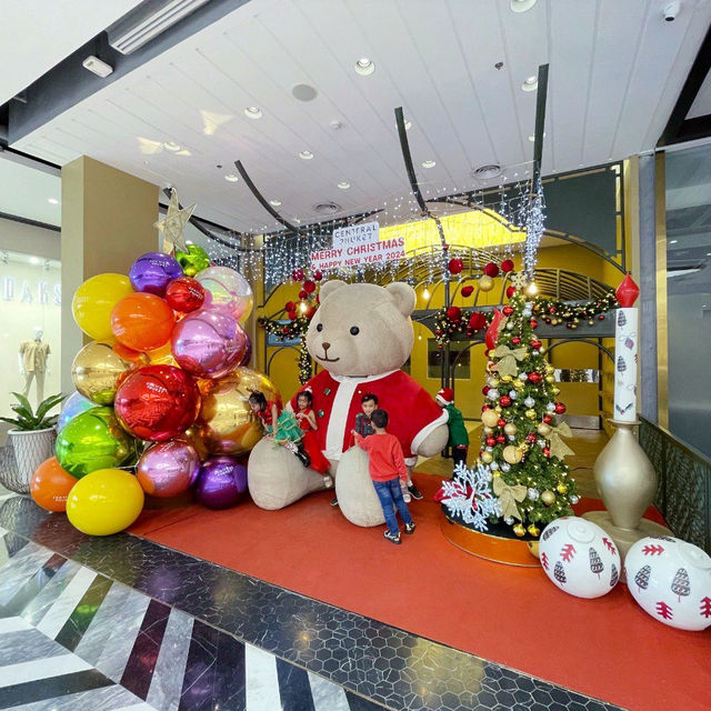 Newly renovated family friendly shopping mall!