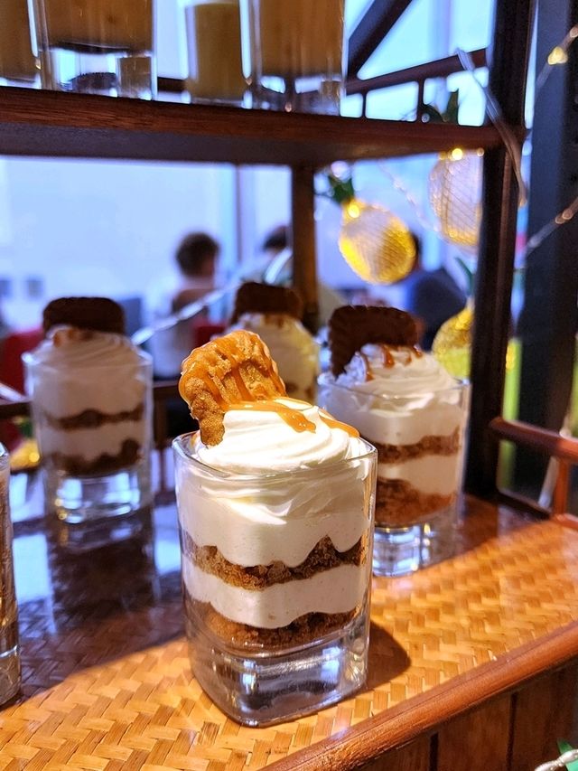 品味法越佳餚，海鮮美饌令人捧腹而回