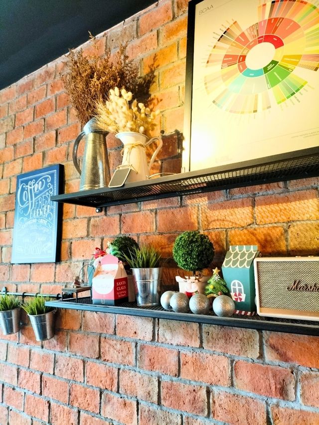 ☕ ร้านบรรยากาศดี Sprucy Cafe & Bakery