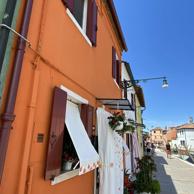 一輩子必去的絕美小島～威尼斯彩色島Burano😍😍