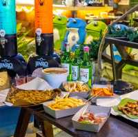 Shill 90 Bar: A Trendy Nightspot for Couples