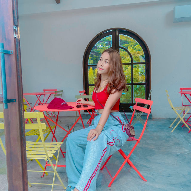 Happy Camper คาเฟ่มินิมอลถ่ายรูปสวยกลางเมืองระยอง