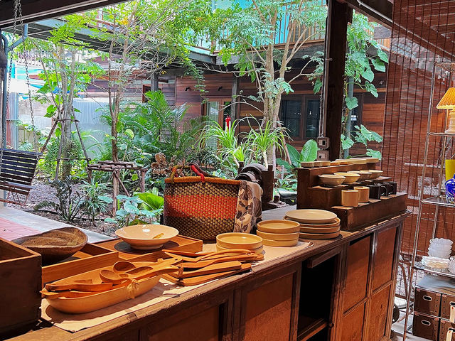 Vanich House คาเฟ่วินเทจสุดชิคย่านตลาดน้อย
