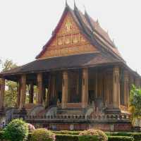 ชมหอพระแก้วและวัดสีสะเกด ตำนานแห่งเวียงจันทน์