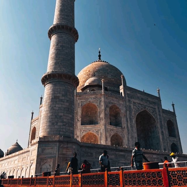 THE TAJ MAHAL: AMAZING ARCHITECTURE AND HISTORY.