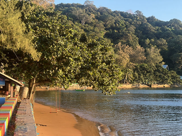 หาดอ่าวยาง พิกัดลับชมวิวพระอาทิตย์ แบบไพรเวท ☀️