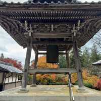 紅葉の名所、古刹「洞光寺」。