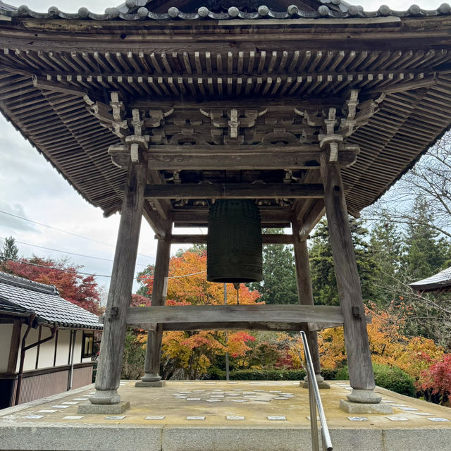 紅葉の名所、古刹「洞光寺」。