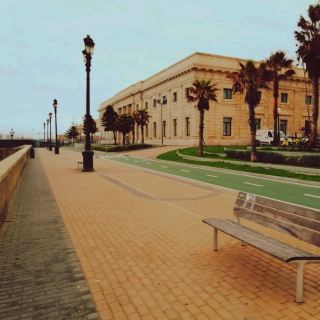 刑務所から裁判所、市庁舎へ、そして最後には文化展示場へと変貌