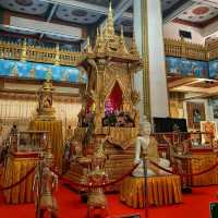 สักการะพระบรมสารีริกธาตุ ณ พระอารามหลวง