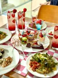 Strawberry scool life buffet🍓