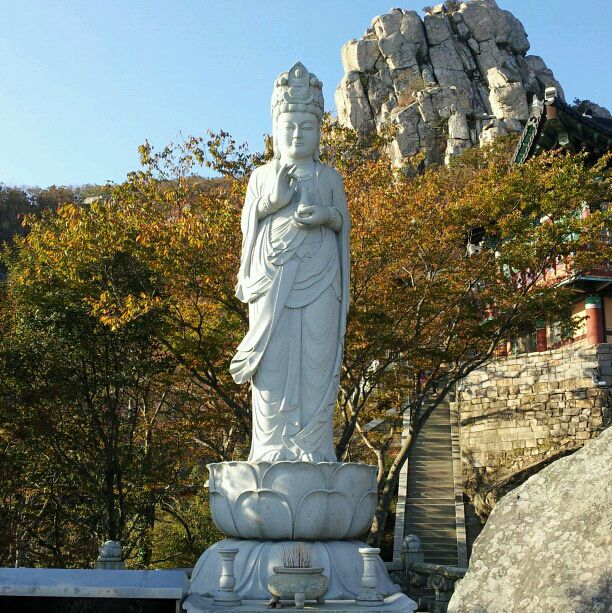 남해의 푸른 바다와 함께 숨은 명소, 보리암
