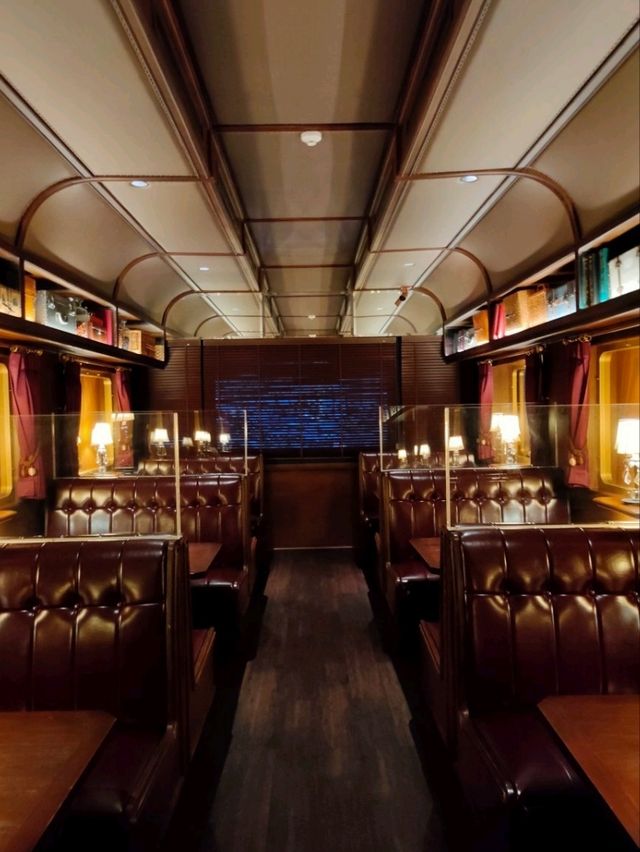 【バンコク】豪華列車食堂風レストラン Burapa