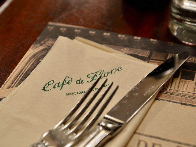 A Classic Parisian Morning at Café de Flore☕️