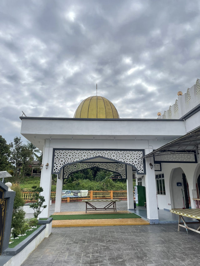 The mosque’s architecture is simple yet elegant 