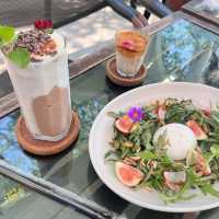 Nice cafe