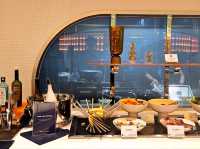 A rest in OneWorld lounge before departure at Incheon Airport
