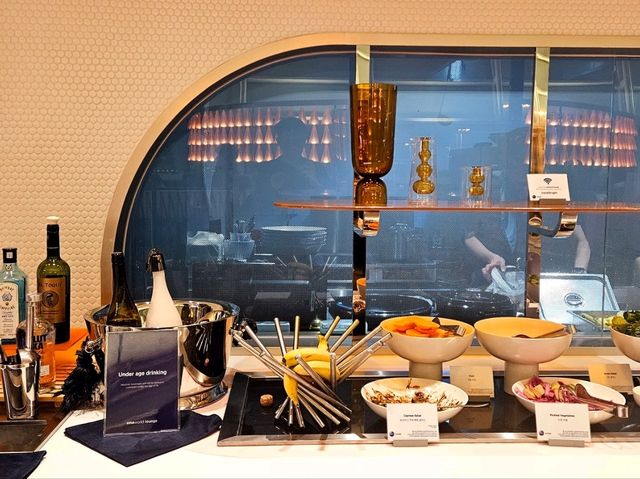 A rest in OneWorld lounge before departure at Incheon Airport